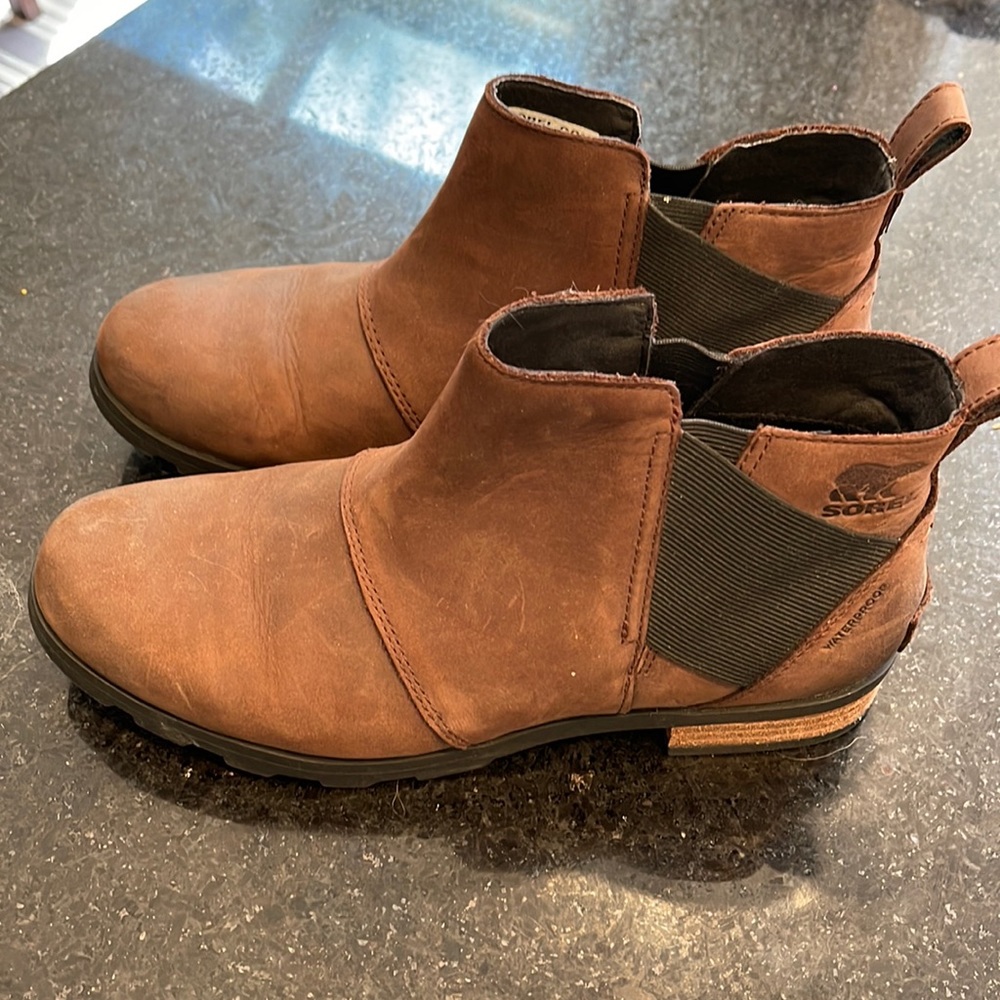 Sorel Emelie Chelsea Bootie - Women’s size 9